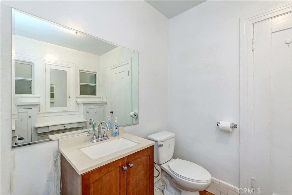 1308 1/2 S Van Ness Avenue