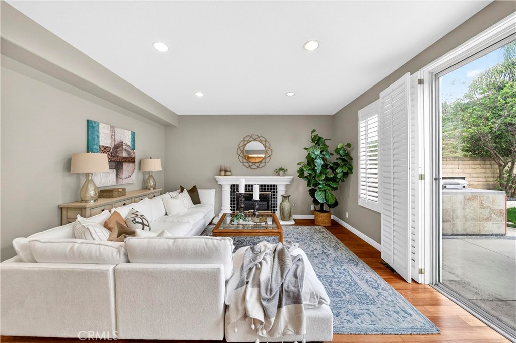 19901 Mid Pines
