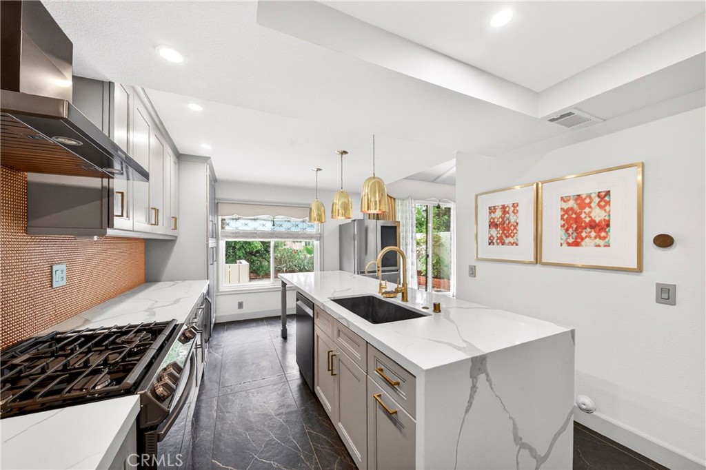1034 Creekside