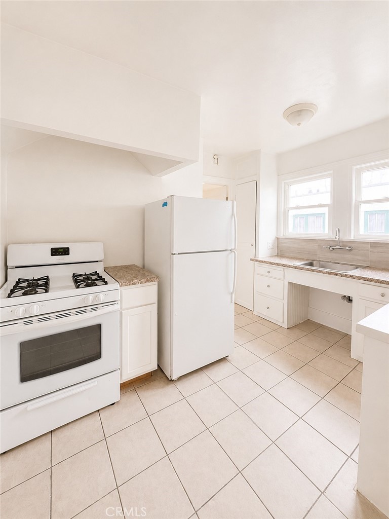 1308 1/2 S Van Ness Avenue