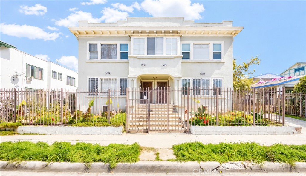 1308 1/2 S Van Ness Avenue