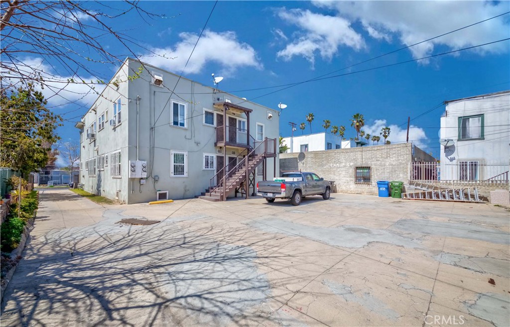 1308 1/2 S Van Ness Avenue