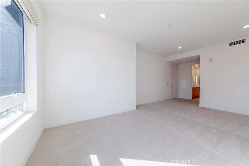 2207 Rivington