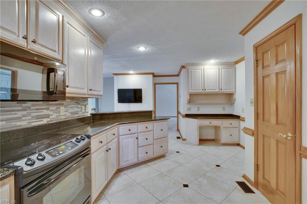 104 Lenox CT