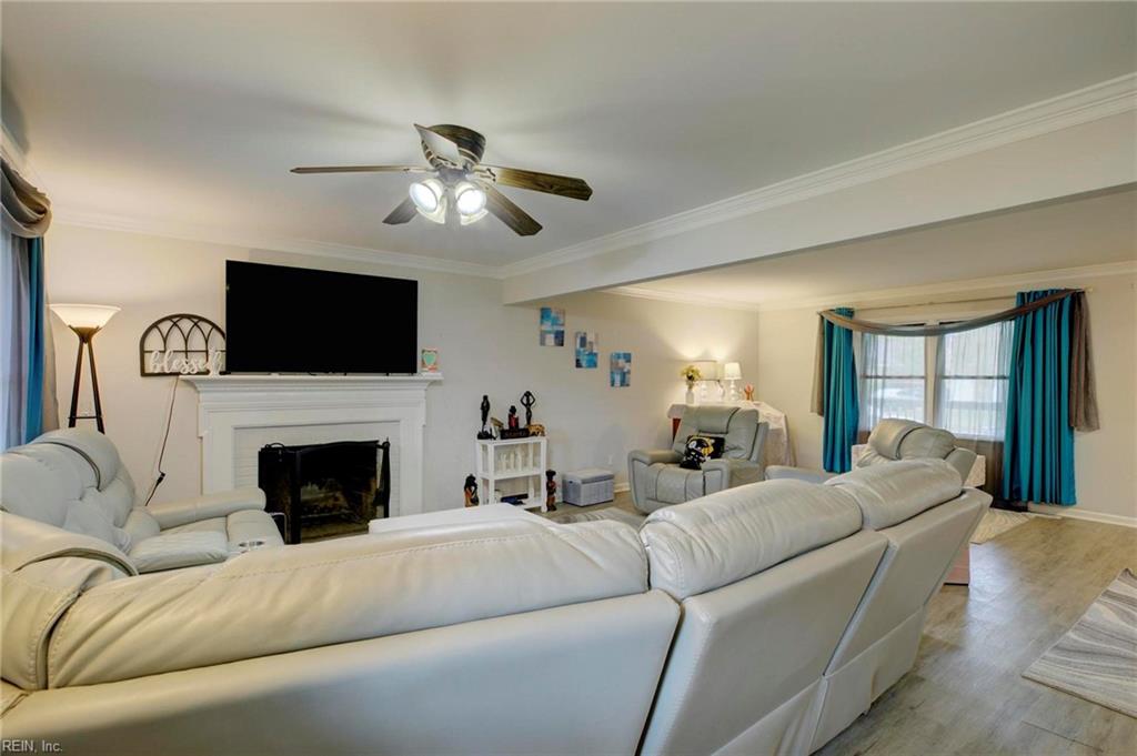 16 Alexander DR