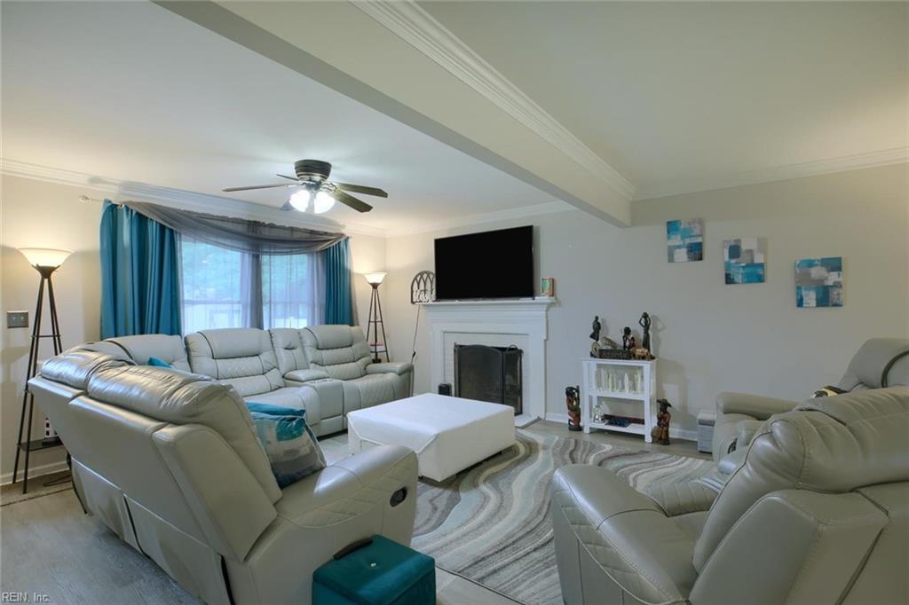 16 Alexander DR