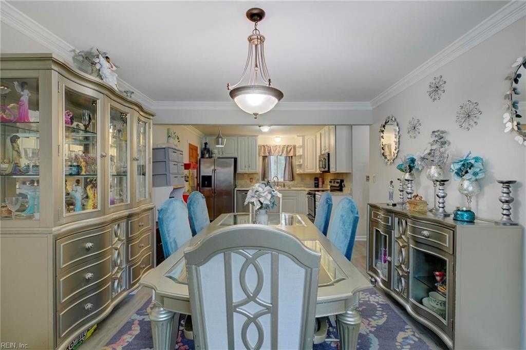 16 Alexander DR