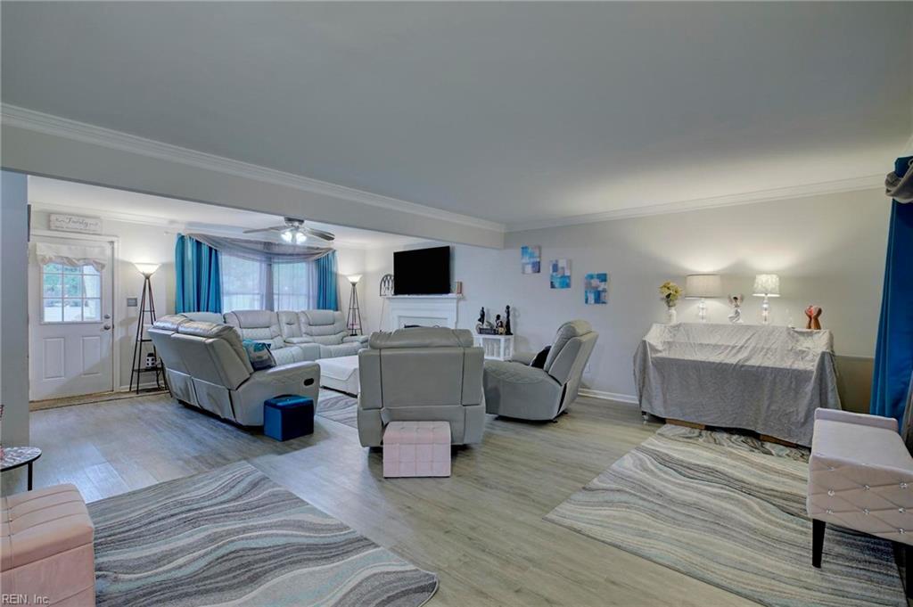 16 Alexander DR
