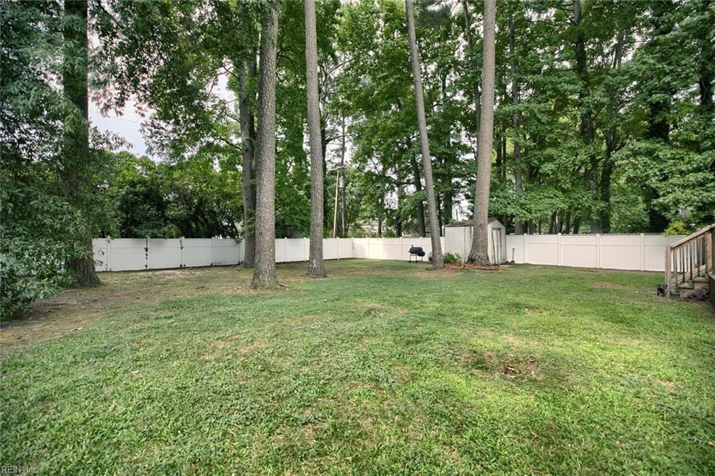 16 Alexander DR
