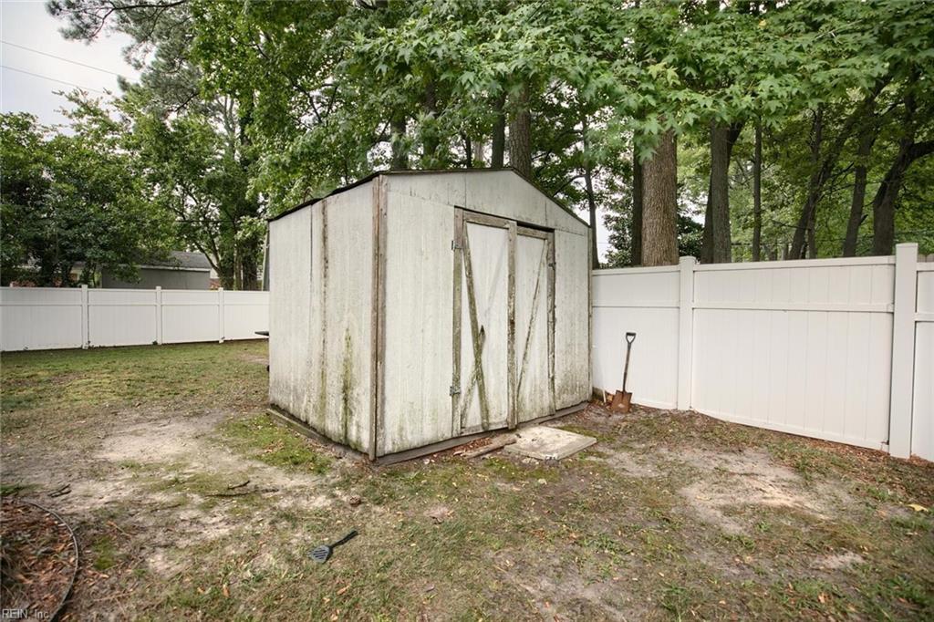 16 Alexander DR