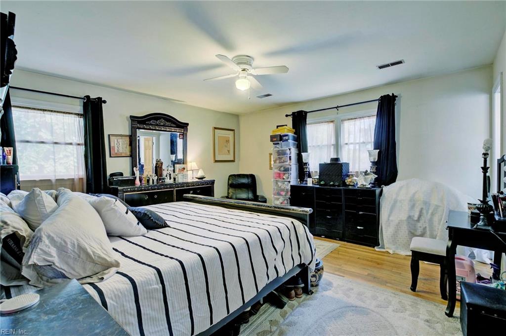 16 Alexander DR