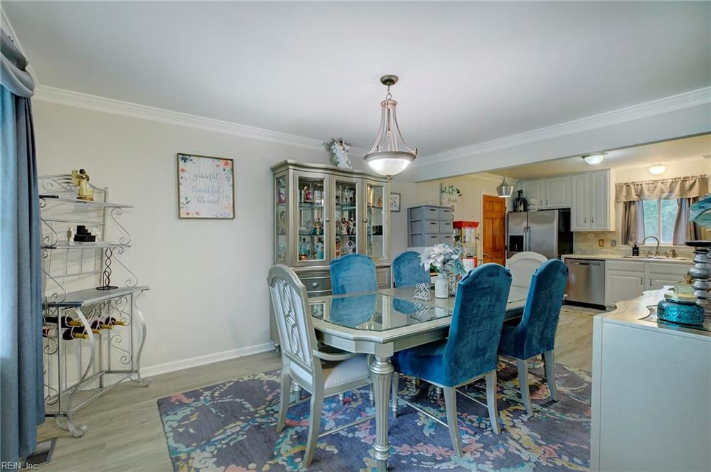 16 Alexander DR