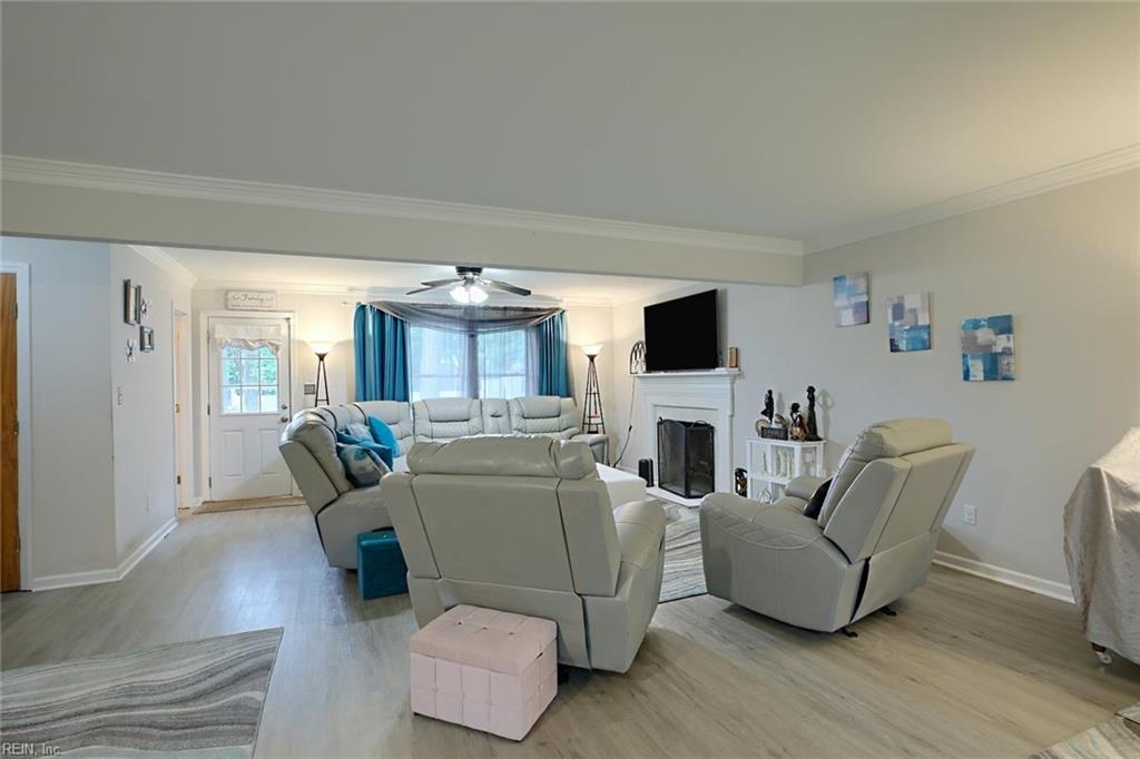 16 Alexander DR