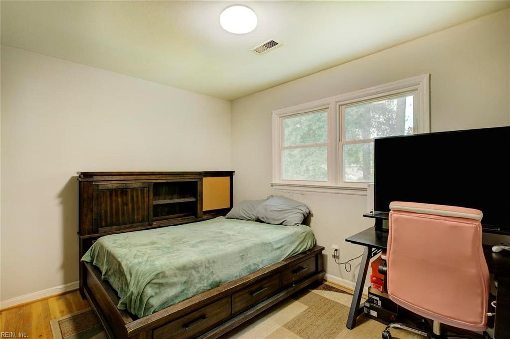 16 Alexander DR