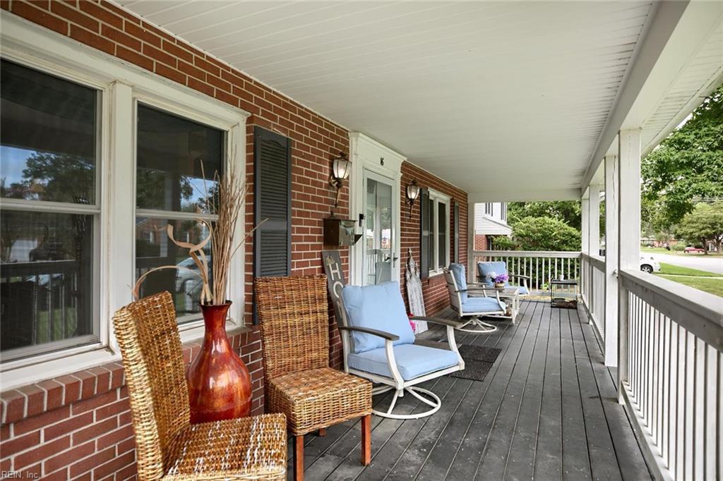 16 Alexander DR