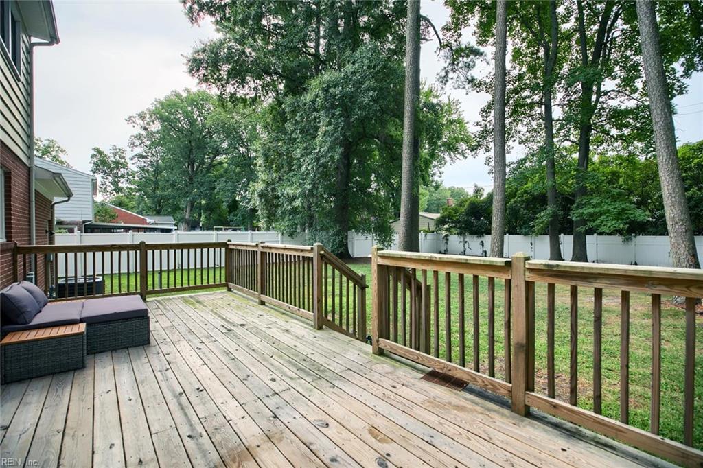 16 Alexander DR
