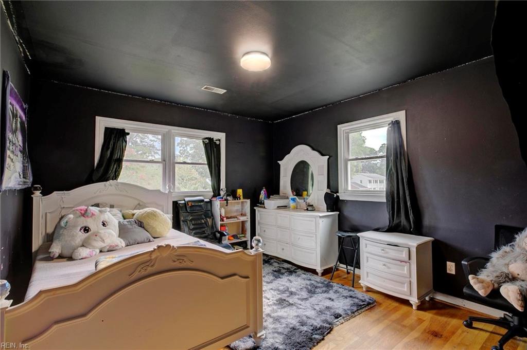16 Alexander DR