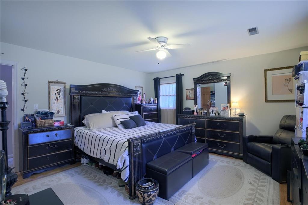 16 Alexander DR
