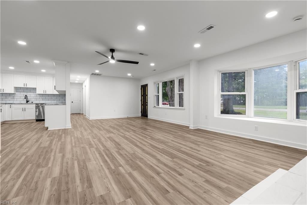 1116 Old Williamsburg RD
