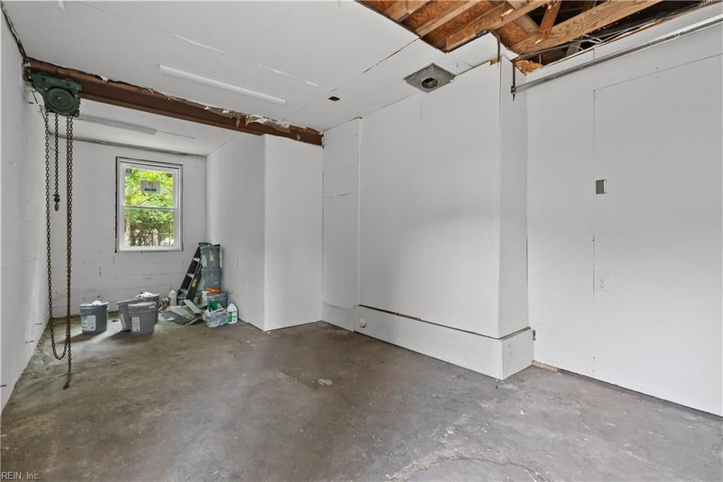 1116 Old Williamsburg RD