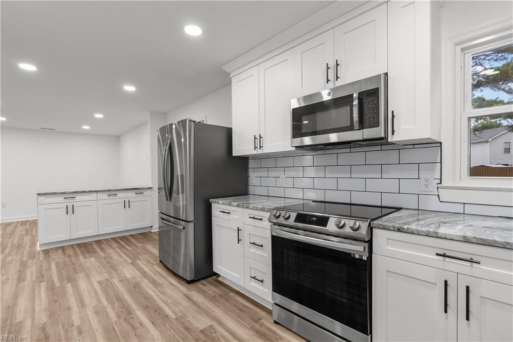 1116 Old Williamsburg RD