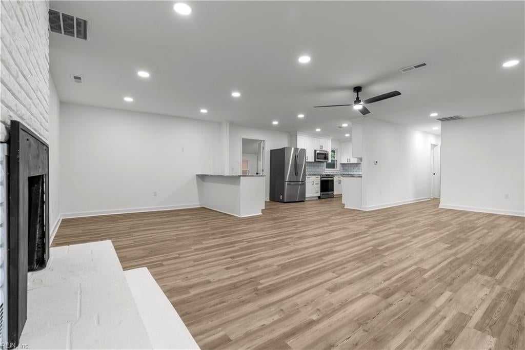 1116 Old Williamsburg RD