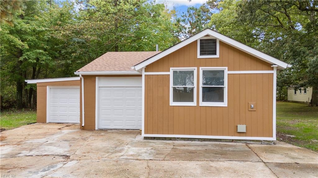 1116 Old Williamsburg RD