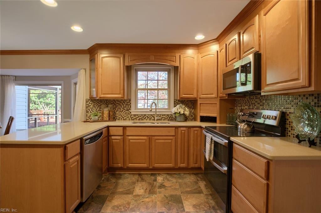 502 Meadowfield RD