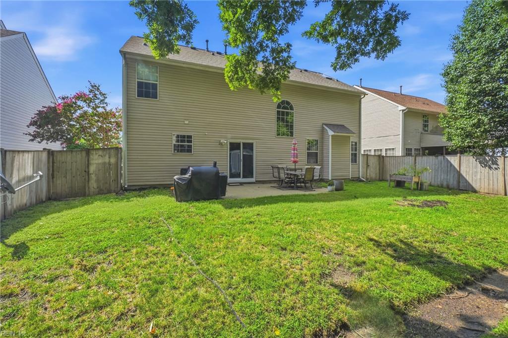 978 Holbrook DR