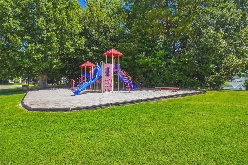 978 Holbrook DR