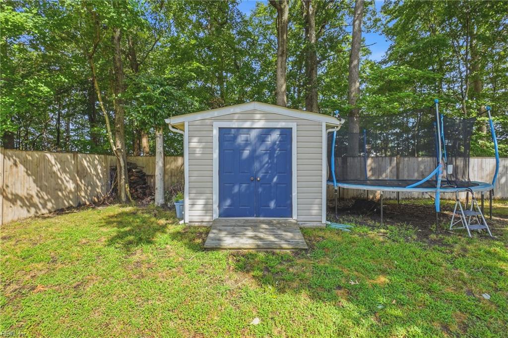 978 Holbrook DR