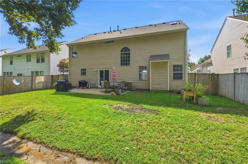 978 Holbrook DR