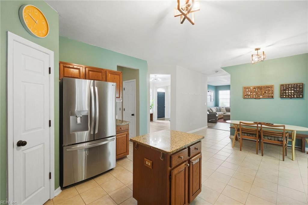 978 Holbrook DR