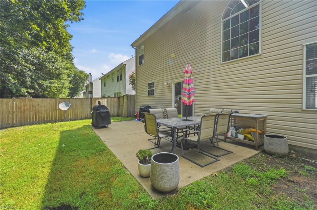 978 Holbrook DR