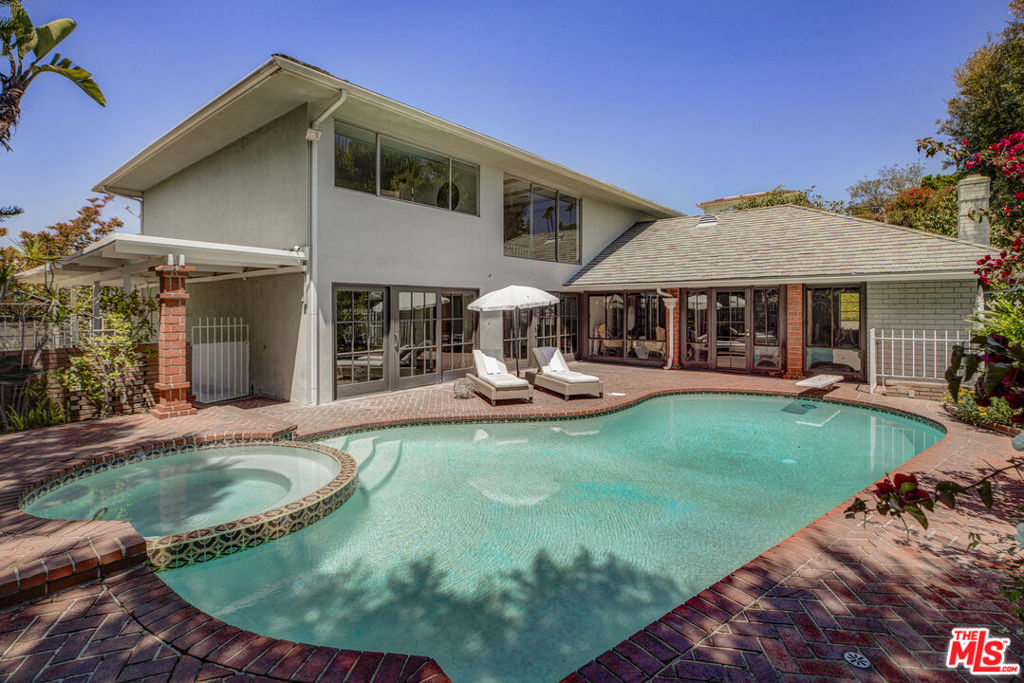 5136 Los Bonitos Way