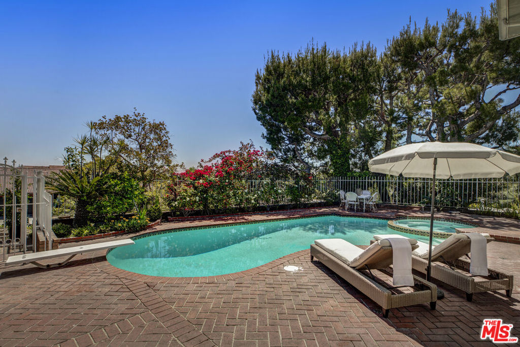 5136 Los Bonitos Way