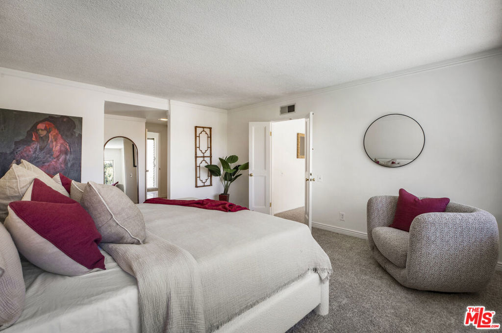 5136 Los Bonitos Way