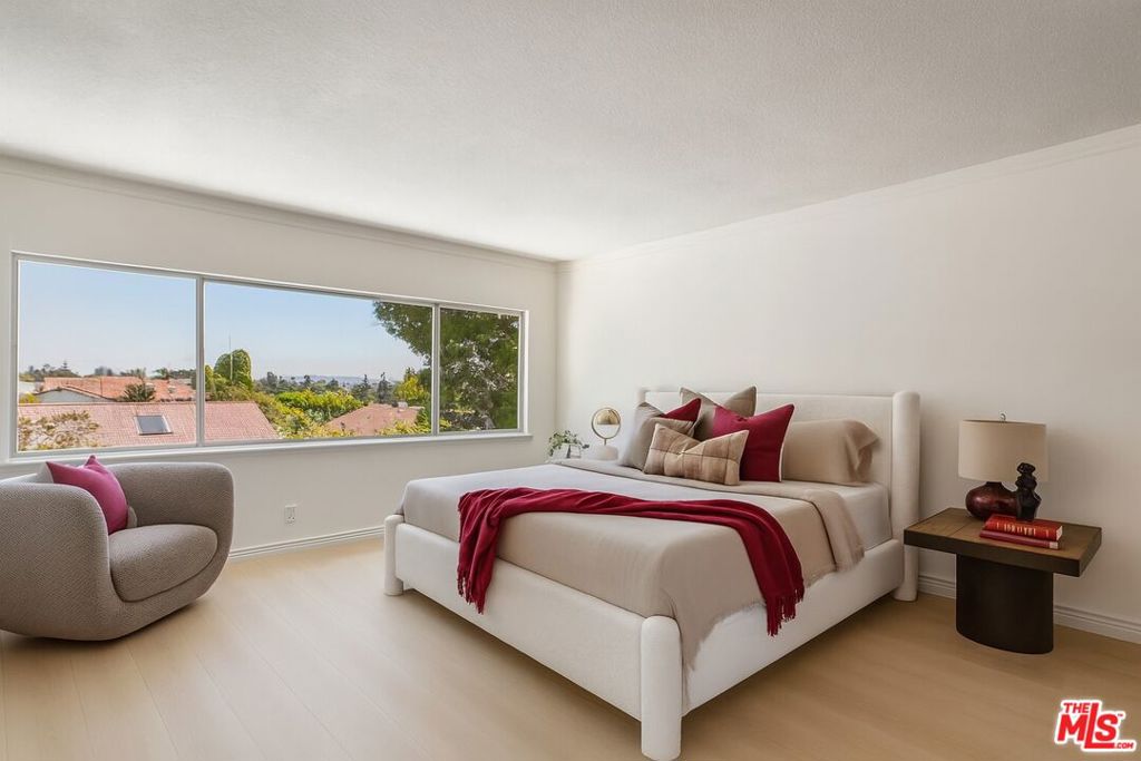 5136 Los Bonitos Way