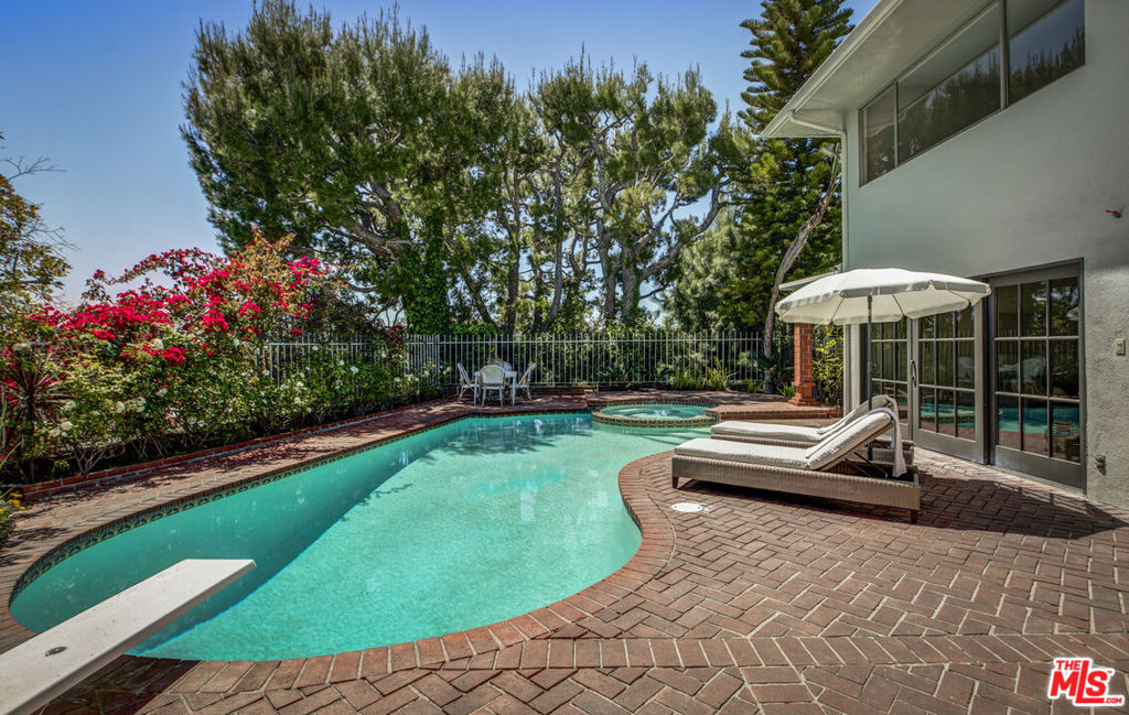 5136 Los Bonitos Way