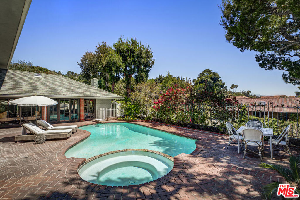 5136 Los Bonitos Way