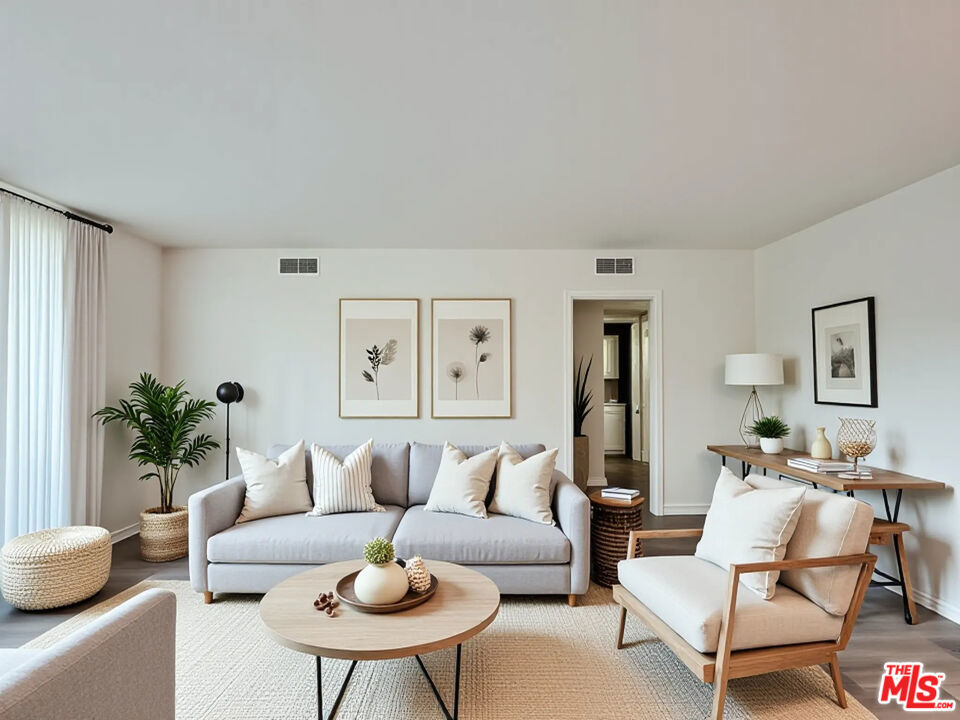 10707 Camarillo Street 117