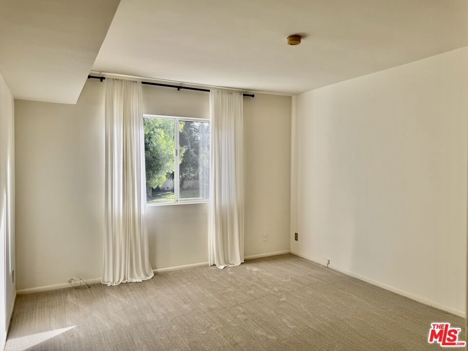 10707 Camarillo Street 117