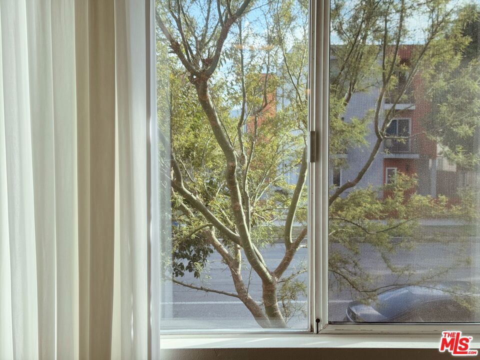 10707 Camarillo Street 117