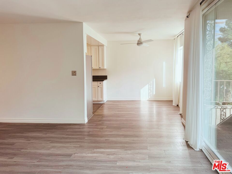 10707 Camarillo Street 117