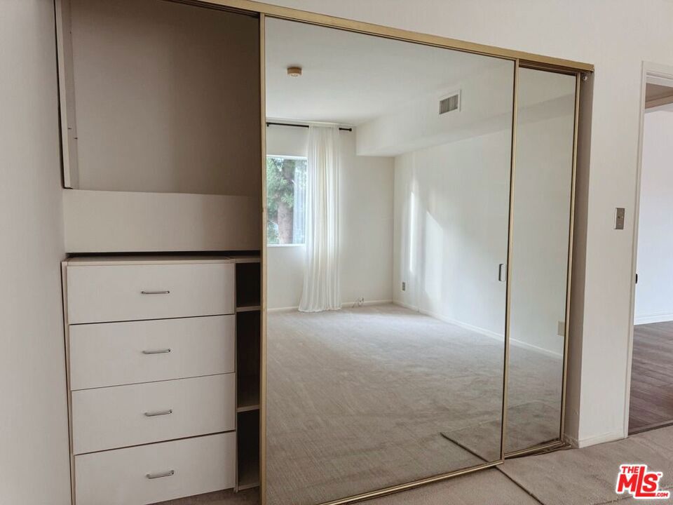 10707 Camarillo Street 117