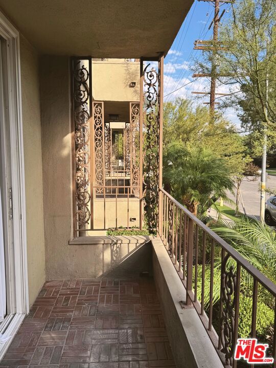 10707 Camarillo Street 117