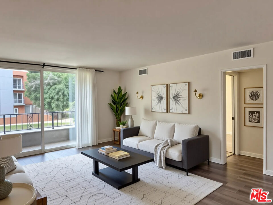 10707 Camarillo Street 117