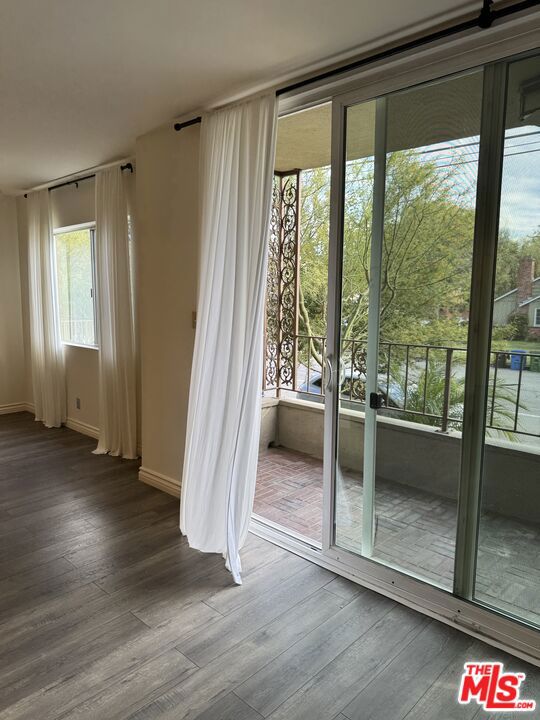 10707 Camarillo Street 117