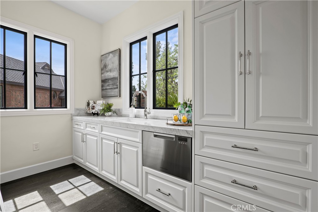 10906 Winnetka Avenue