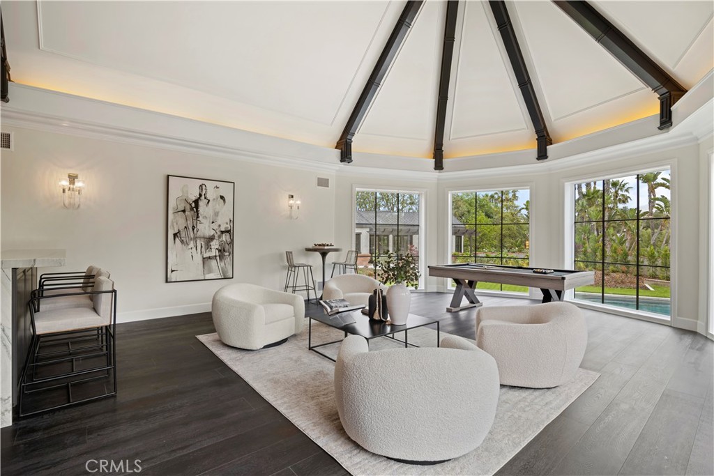 10906 Winnetka Avenue